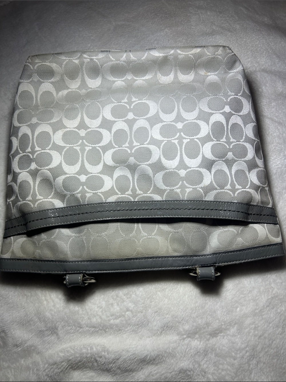 Coach Signature Canvas Shoulder Bag in Light Gray and Cream - Picture 5 of 9
